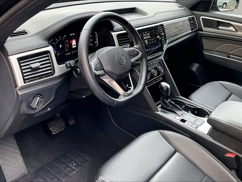 Used 2023 Volkswagen Atlas Cross Sport SE w/ Panoramic Sunroof Package FWD image 18