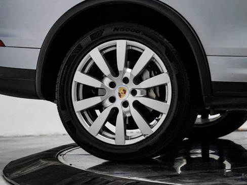 Used 2017 Porsche Cayenne S image 82