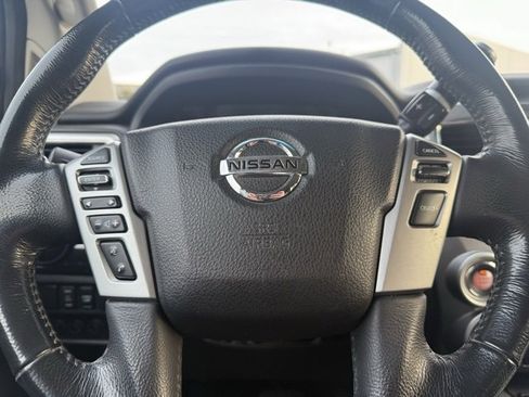 Used 2019 Nissan Titan SV w/ SV Convenience Package image 15