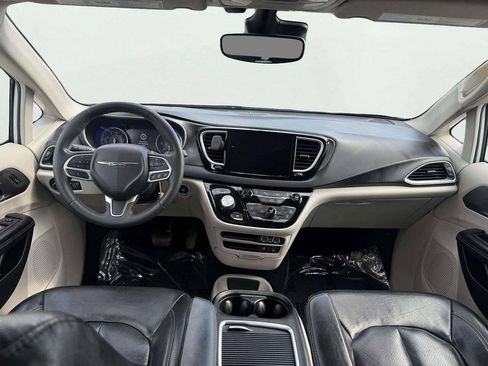 Used 2022 Chrysler Pacifica Touring-L FWD image 15