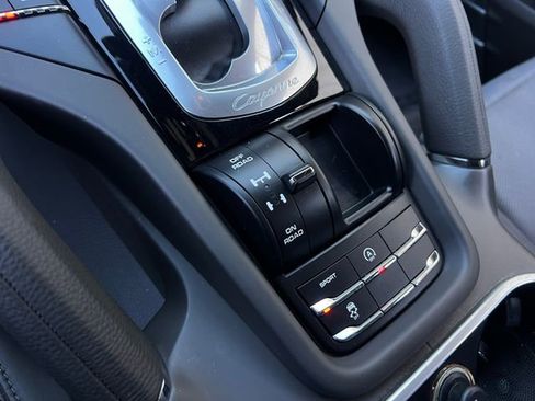 Used 2018 Porsche Cayenne Platinum Edition image 29