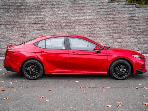 Certified 2025 Toyota Camry SE w/ Convenience Package image 4