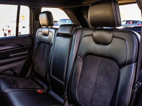 Used 2024 Jeep Grand Cherokee Altitude image 33