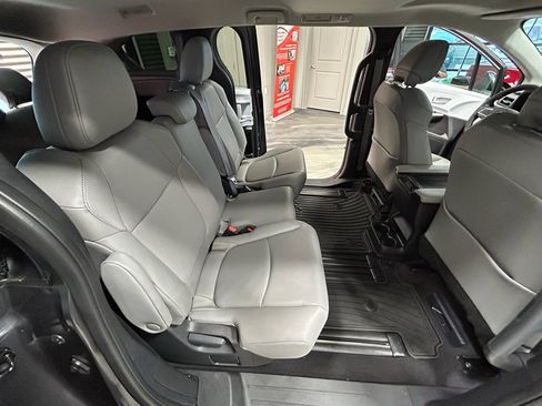 Used 2025 Toyota Sienna XLE FWD image 43