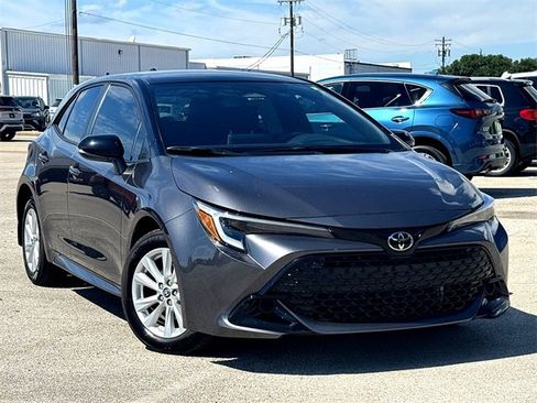 Used 2025 Toyota Corolla SE image 1