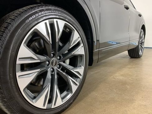 Used 2025 Audi Q8 Premium Plus AWD/4WD image 2