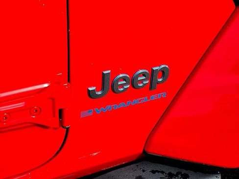 Used 2025 Jeep Wrangler Unlimited Sahara image 5