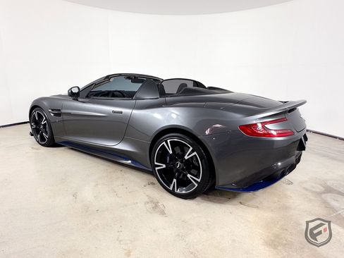 Used 2018 Aston Martin Vanquish S RWD image 9