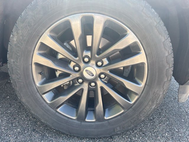 Used 2019 Ford Expedition Limited w/ Equipment Group 301A AWD/4WD image 17