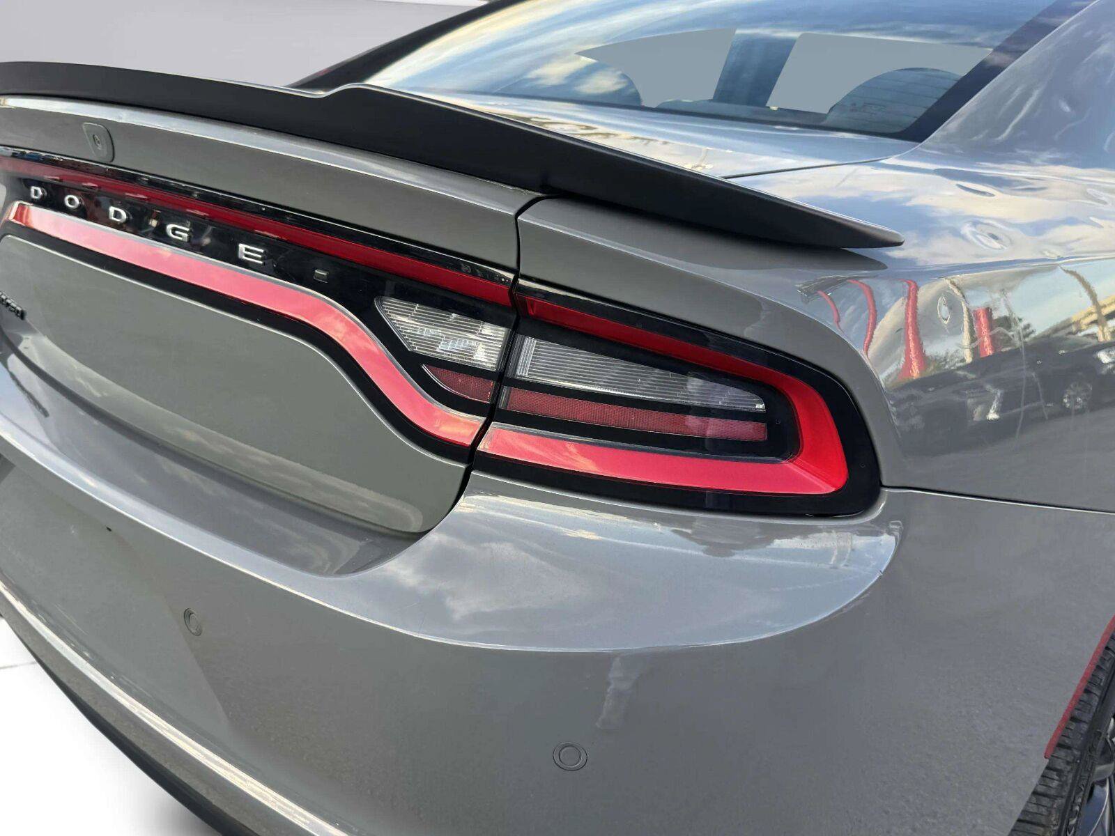Used 2018 Dodge Charger SXT w/ Blacktop Package RWD image 15