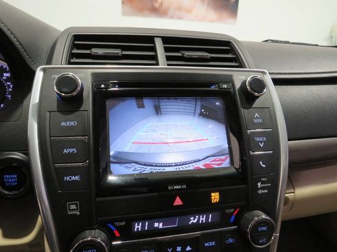 Used 2017 Toyota Camry XLE image 16