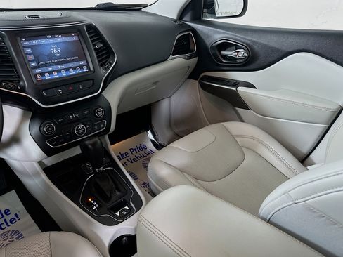 Used 2022 Jeep Cherokee Latitude Lux w/ Mopar Interior Package image 21