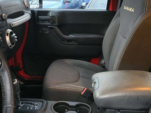 Used 2015 Jeep Wrangler Unlimited Sahara w/ Connectivity Group image 20