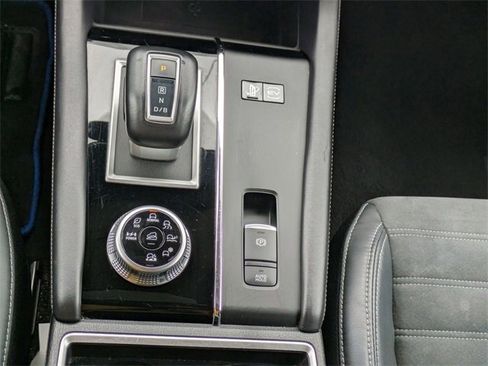 Used 2023 Mitsubishi Outlander SE image 29