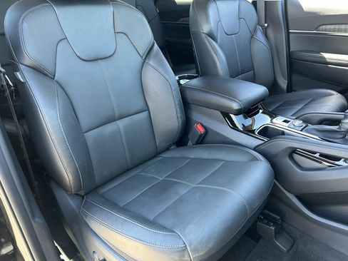 Certified 2024 Kia Telluride EX w/ EX Captain's Chair Package image 10