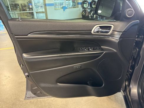 Used 2019 Jeep Grand Cherokee Limited w/ Luxury Group II AWD/4WD image 25