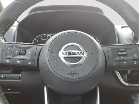 Used 2021 Nissan Rogue SV w/ Premium Package image 23