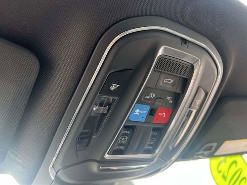 Used 2023 Jeep Grand Cherokee Altitude image 33