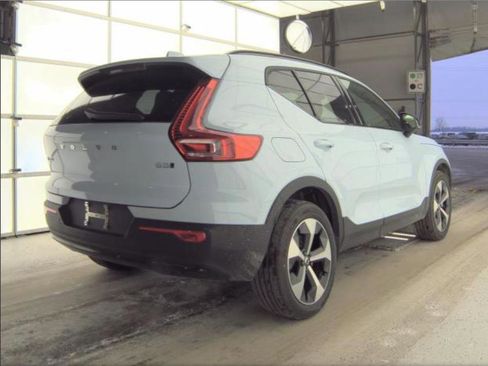 Certified 2025 Volvo XC40 B5 Plus image 5