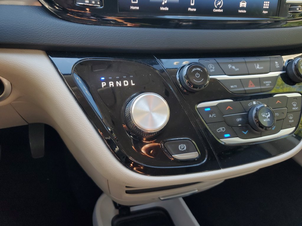 Used 2023 Chrysler Pacifica Touring-L FWD image 24
