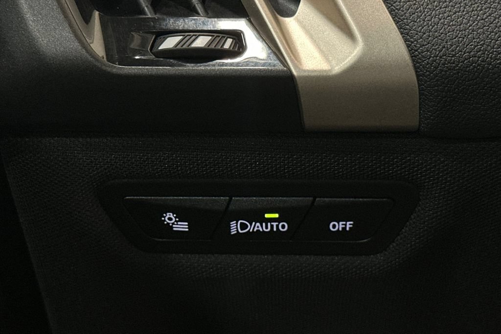 Certified 2024 BMW iX xDrive50 AWD/4WD image 33