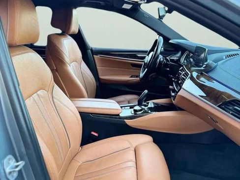 Used 2018 BMW M550i xDrive image 24