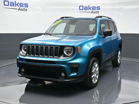 Used 2022 Jeep Renegade Latitude w/ Sun/Sound Group image 4