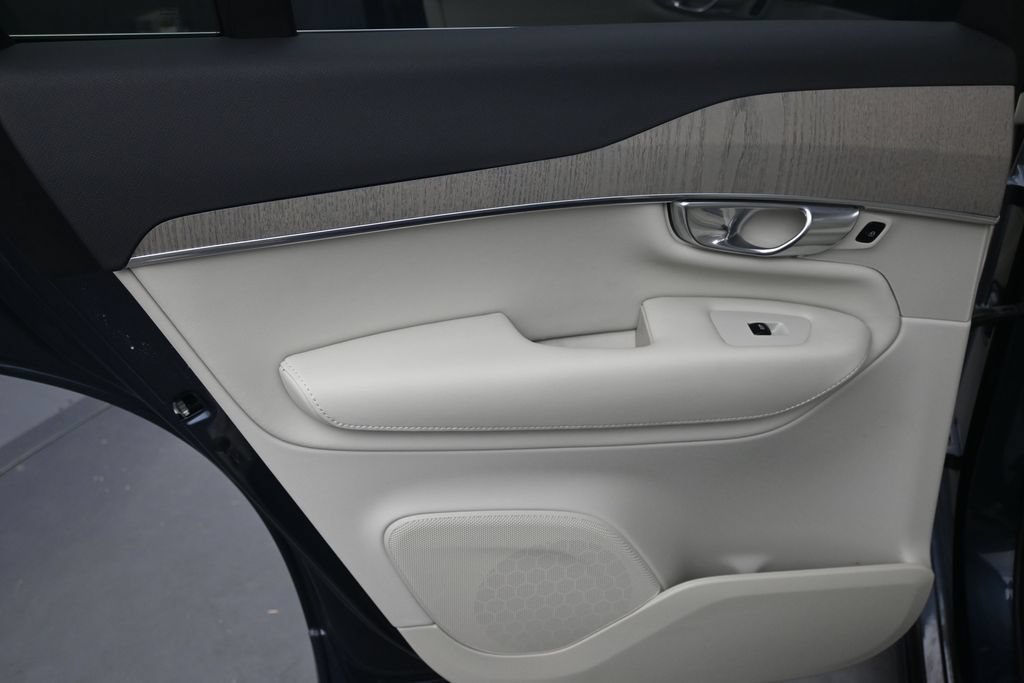 Certified 2025 Volvo XC90 T8 Plus w/ Protection Package Premier AWD/4WD image 20
