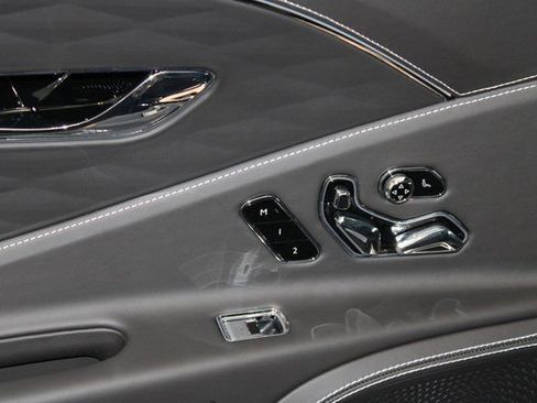 Used 2022 Bentley Flying Spur V8 image 22