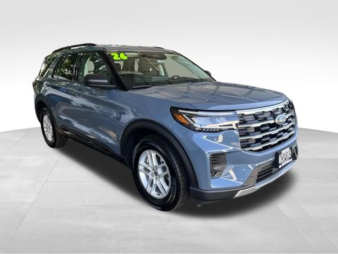 Used 2026 Ford Explorer Active AWD/4WD image 3