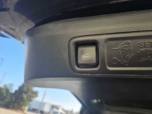 Used 2023 Ford Expedition Limited image 17