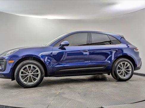 Used 2022 Porsche Macan w/ Premium Package Plus image 3