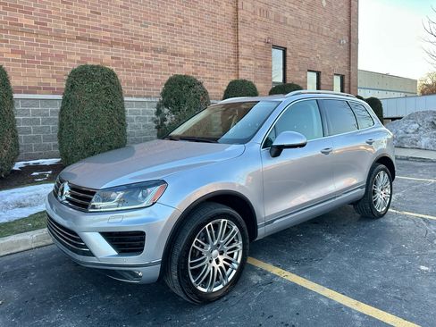 Used 2016 Volkswagen Touareg Sport image 8