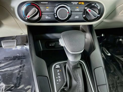 Used 2025 Kia Soul LX FWD image 22