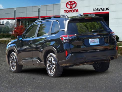 Used 2025 Subaru Forester Premium AWD/4WD image 6