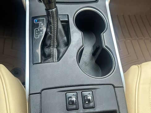 Used 2015 Toyota Camry XLE FWD image 10
