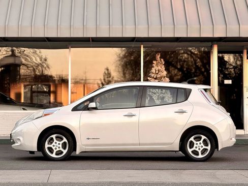 Used 2014 Nissan Leaf SV image 5