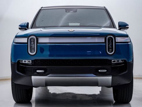 Used 2023 Rivian R1S Launch Edition image 6