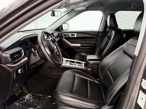 Used 2023 Ford Explorer XLT w/ Equipment Group 202A image 14