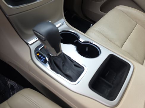 Used 2016 Jeep Grand Cherokee Limited w/ Luxury Group II RWD image 23