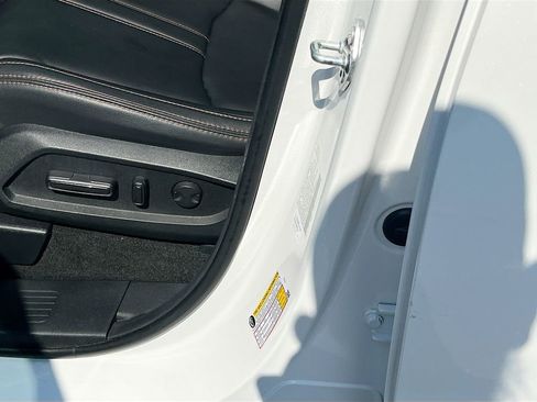 Used 2025 Honda Pilot TrailSport image 34