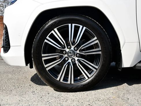 Used 2025 Lexus LX 700h Luxury image 27