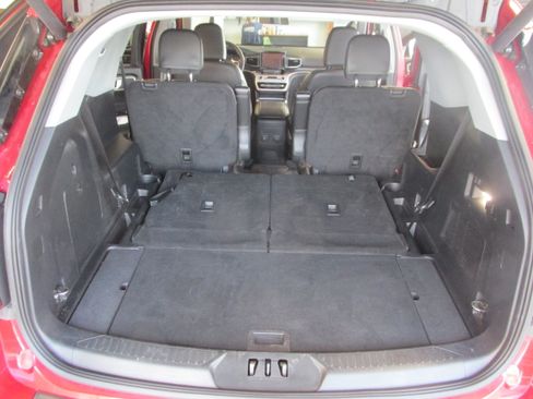 Certified 2022 Ford Explorer XLT w/ Equipment Group 202A image 27