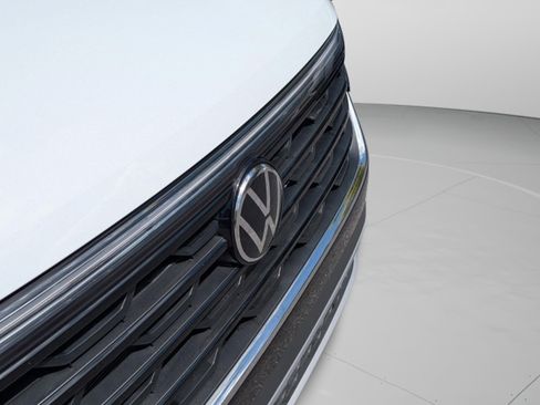 Used 2025 Volkswagen Atlas Cross Sport SE FWD image 25