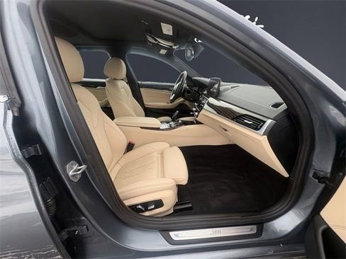 Used 2022 BMW 530i xDrive w/ Premium Package image 15