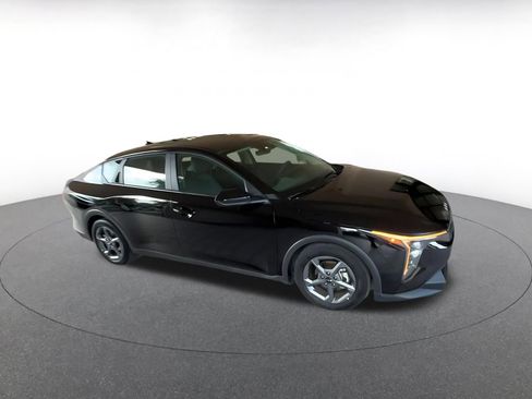 Used 2025 Kia K4 LXS FWD image 2