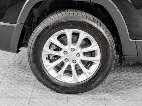 Used 2020 Jeep Cherokee Latitude AWD/4WD image 27