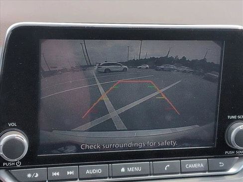 Used 2023 Nissan Rogue SV image 14