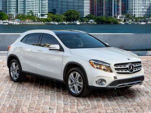 Used 2020 Mercedes-Benz GLA 250 w/ Convenience Package image 3