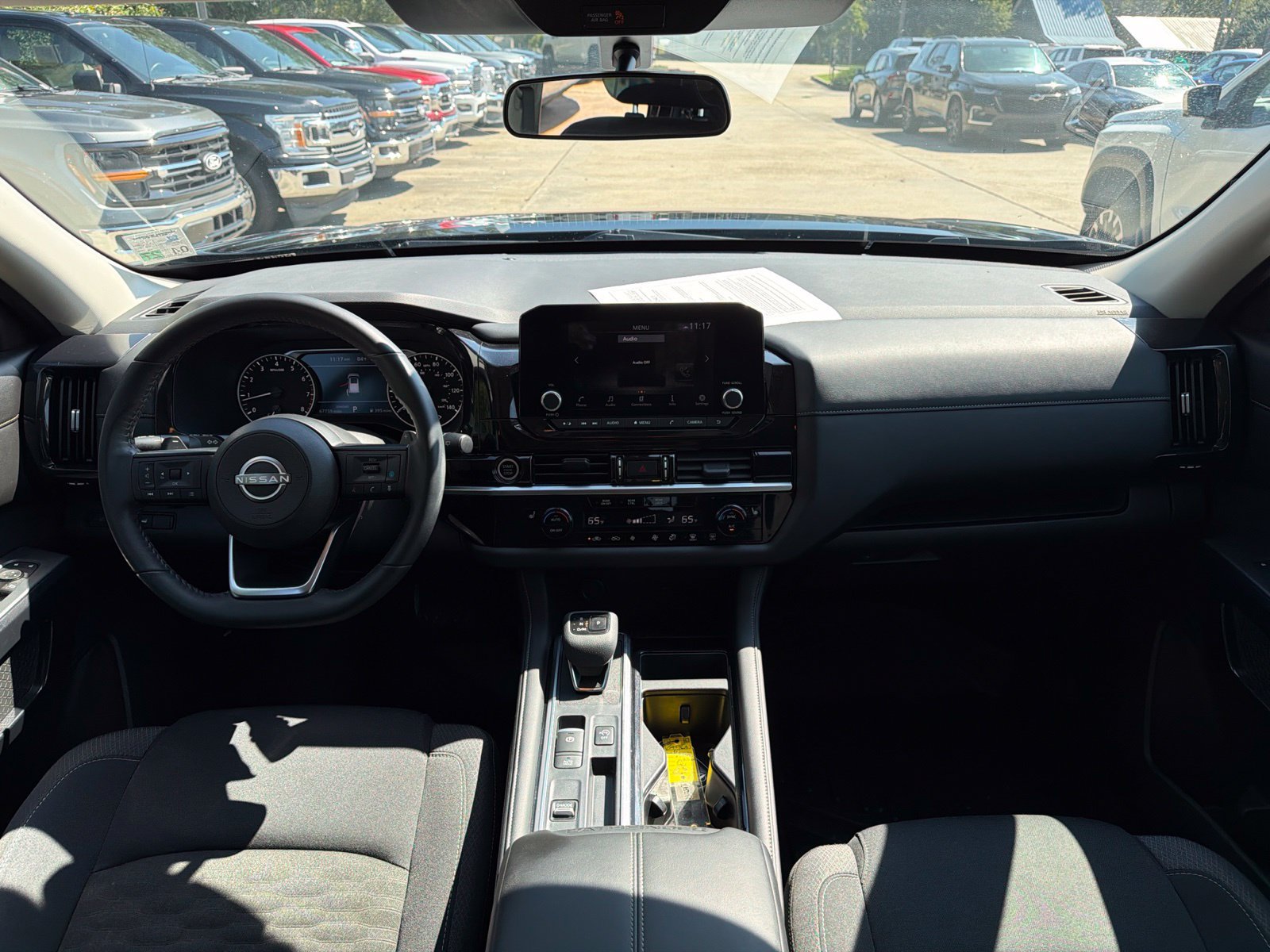 Used 2024 Nissan Pathfinder SV w/ SV Premium Package FWD image 9
